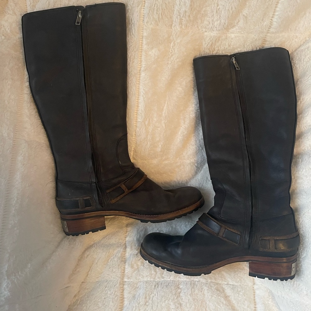UGG Rustic Zipper Boots